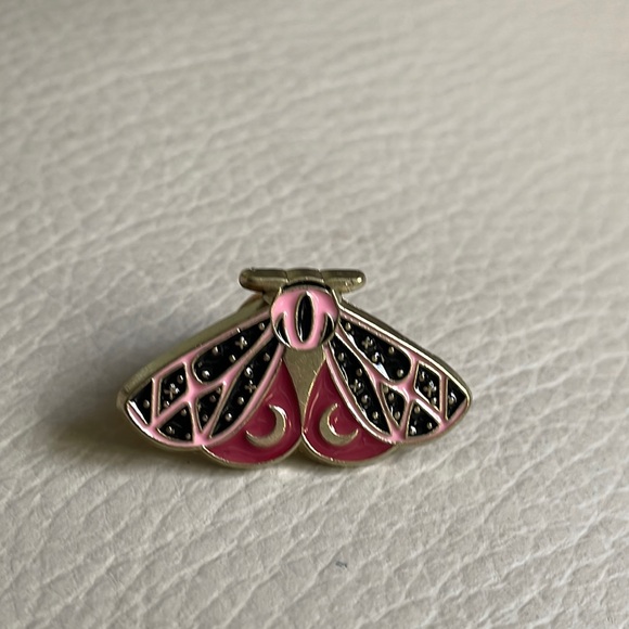 Jewelry - 🌷free w/purchase Moth pin enamel